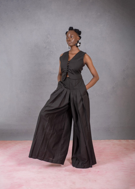 Pleated Pant in Black Cotton